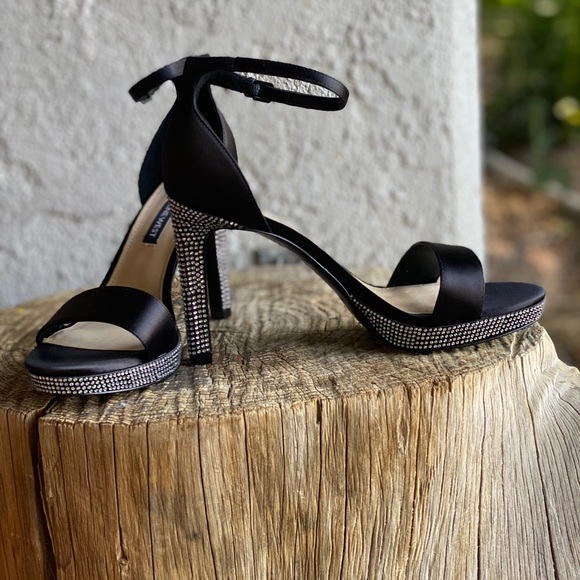 Nine West Edyn Ankle Strap Sandals - Picture 9 of 13